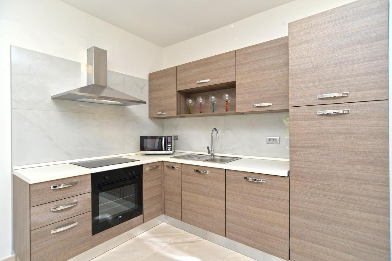 Apartments Mala Vala 925 - Adapted Fažana Esterno foto